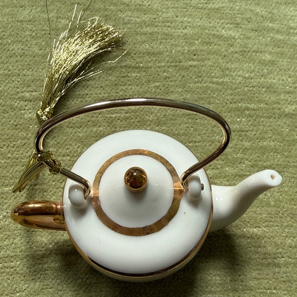 Lenox Teapot Christmas Ornament Holly Berry w/ Red Bow - Picture 14 of 16